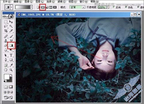 Photoshop调出外景人物照片梦幻的青蓝色