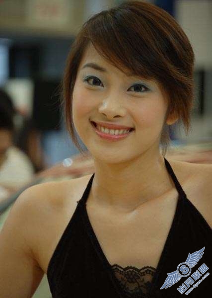 photoshop照片处理:皮肤美白修饰出漂亮美女_
