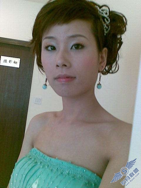 Photoshop照片处理:调出淡红质感肤色人物照片【图】_