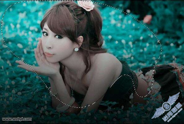 Photoshop照片处理:调出梦幻暗调青色美女外景照片_