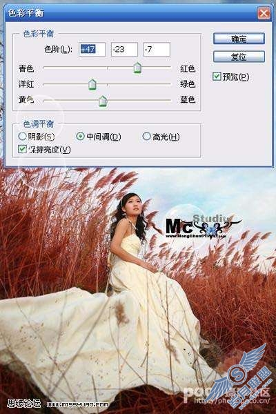 Photoshop快速制作淡红色的外景婚纱照片