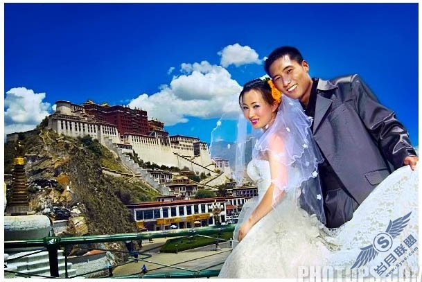 Photoshop曲线修复暗灰的外景婚片
