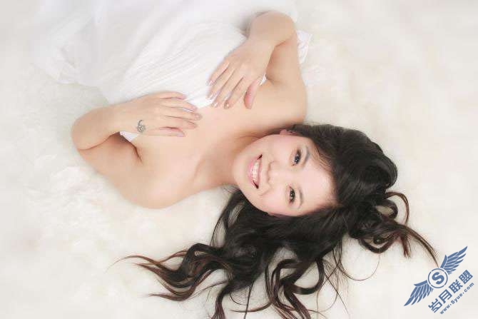 Photoshop照片处理:调色出粉嫩青紫色人物艺术照【图】_