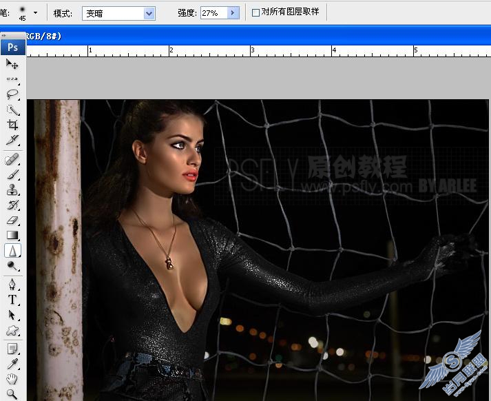 Photoshop教程:制作暗调质感时尚美女