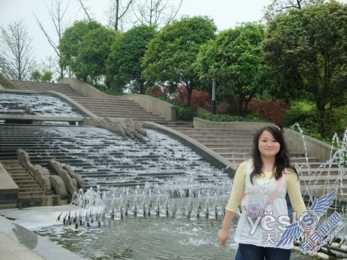 Photoshop仿制图章工具轻松抹掉照片中的多余人物