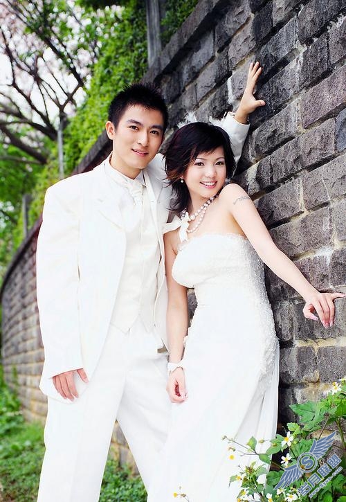 PhotoShop教程:处理情侣照片为旧风格卷轴特效
