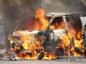 PhotoShop合成燃烧后正在坠毁的飞机