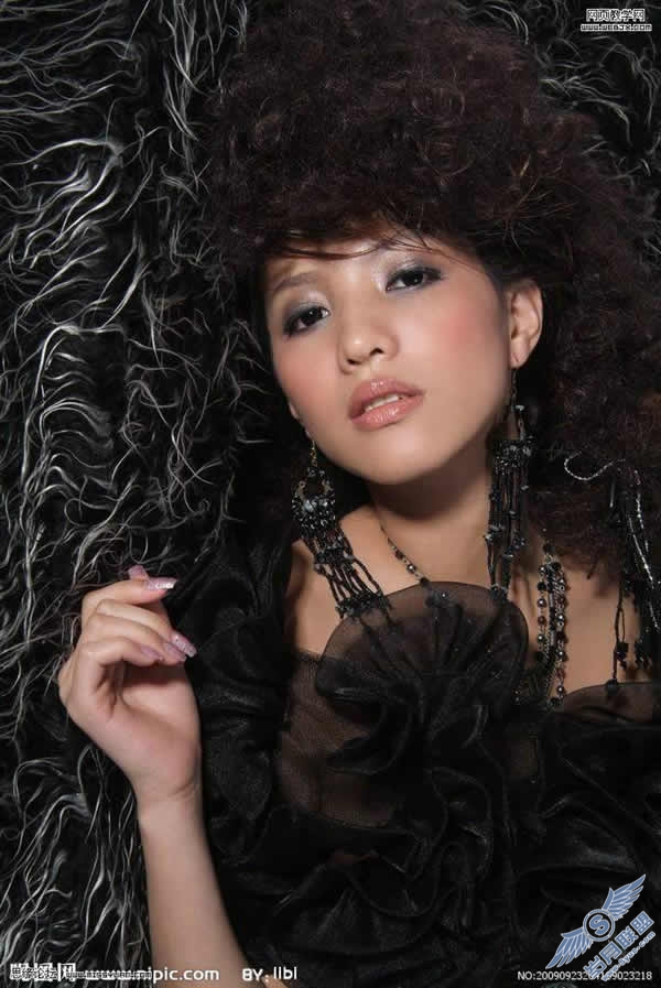 Photoshop教程: 调出中性色调冷艳美女