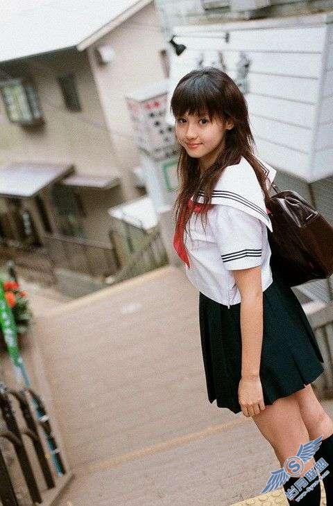 Photoshop照片处理:调色外景照片并加暗角【图】_