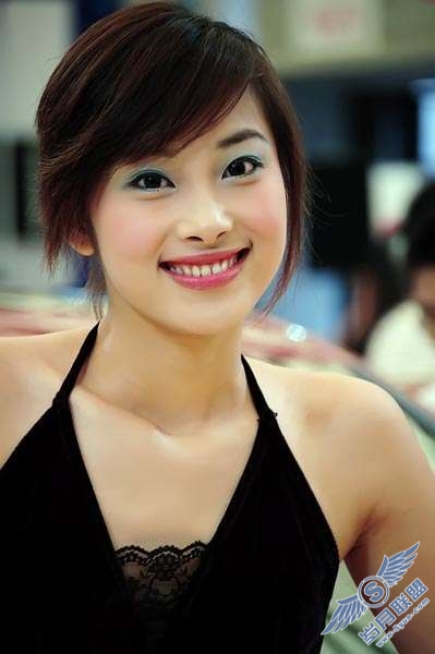 photoshop照片处理:皮肤美白修饰出漂亮美女_