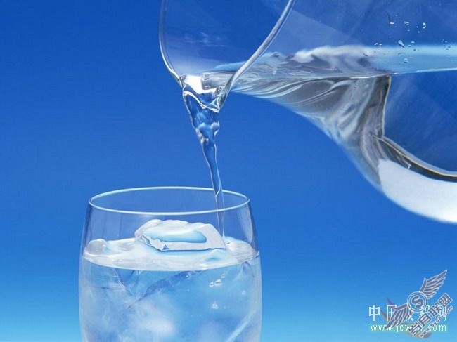 Photoshop初学者实例教程:混合选项抠出透明玻璃杯