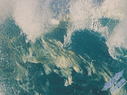 Photoshop照片合成:制作惊涛骇浪海报