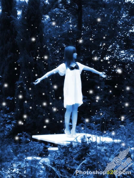 Photoshop调出外景人物照片梦幻的深蓝色