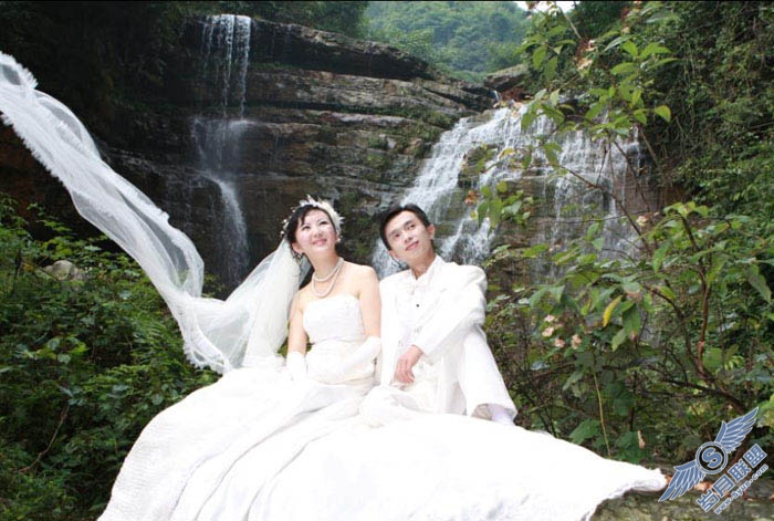 Photoshop调出外景婚片诗画般的韵味