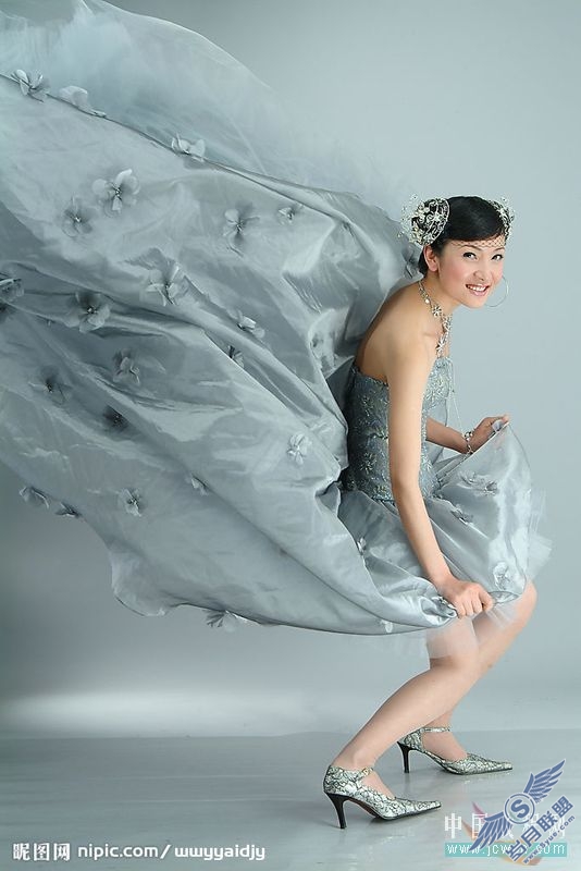 Photoshop笔刷制作水做的绸带特效