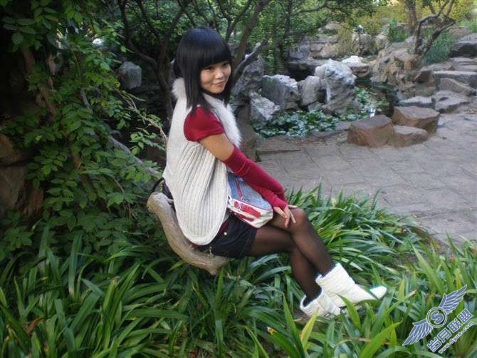 Photoshop照片处理:调出可爱暗红色的美女照片