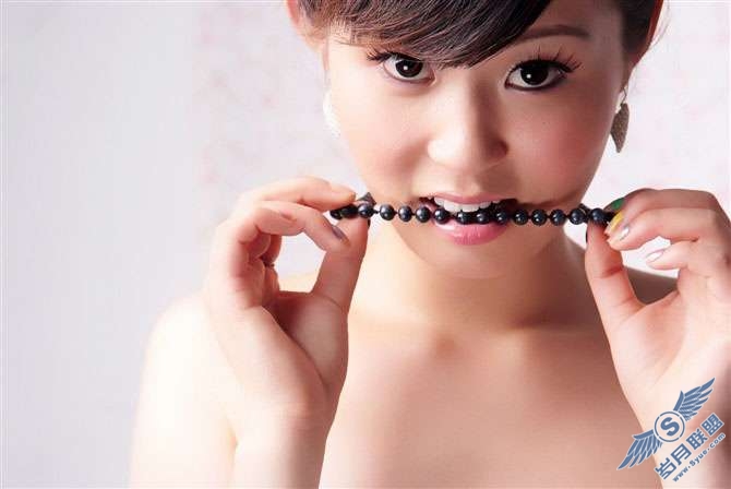 Photoshop照片处理:调色出紫灰色的人物照片【图】_