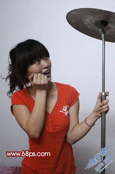Photoshop照片处理:调色出红灰色人物照【图】_新客网