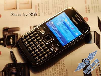 全键盘商务<a href=http://www.syue.com/Digital/Mobile/ target=_blank class=infotextkey>手机</a>新贵诺基亚E72评测——外观篇【图】_