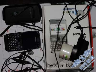 全键盘商务<a href=http://www.syue.com/Digital/Mobile/ target=_blank class=infotextkey>手机</a>新贵诺基亚E72评测——外观篇【图】_