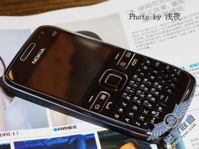 全键盘商务<a href=http://www.syue.com/Digital/Mobile/ target=_blank class=infotextkey>手机</a>新贵诺基亚E72评测——外观篇【图】_
