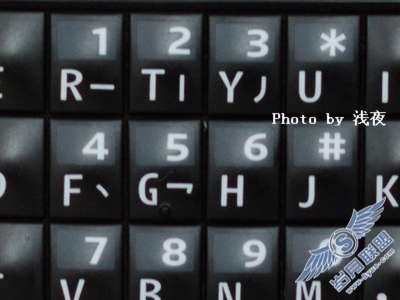 全键盘商务<a href=http://www.syue.com/Digital/Mobile/ target=_blank class=infotextkey>手机</a>新贵诺基亚E72评测——外观篇【图】_