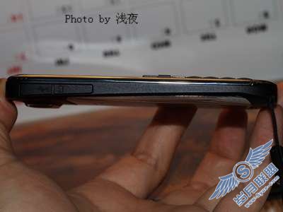 全键盘商务<a href=http://www.syue.com/Digital/Mobile/ target=_blank class=infotextkey>手机</a>新贵诺基亚E72评测——外观篇【图】_