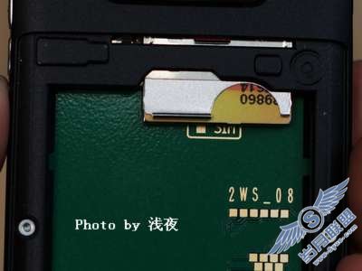全键盘商务<a href=http://www.syue.com/Digital/Mobile/ target=_blank class=infotextkey>手机</a>新贵诺基亚E72评测——外观篇【图】_