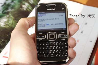 全键盘商务<a href=http://www.syue.com/Digital/Mobile/ target=_blank class=infotextkey>手机</a>新贵诺基亚E72评测——外观篇【图】_