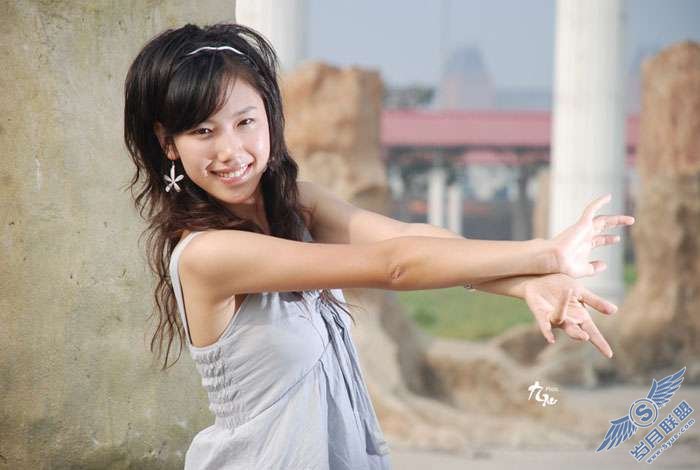 Photoshop照片处理:给外景美女加上清爽的蜜糖色