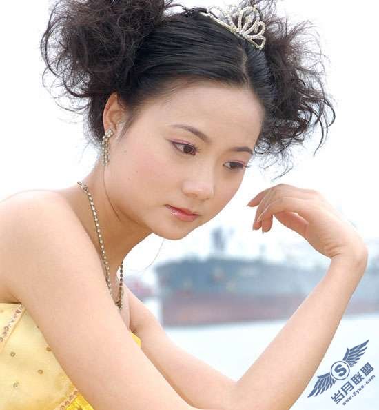 Photoshop调色:制作青黄色调女孩照片