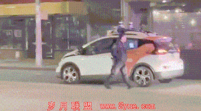 美国一辆无人汽车被截停后居然“逃逸” 公司回应