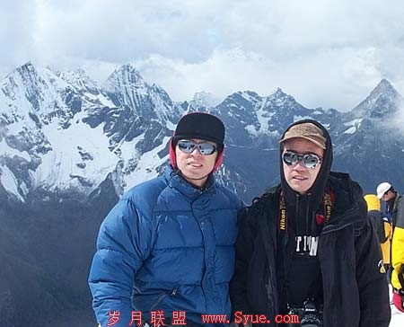王石和张朝阳一起登山 图源搜狐网
