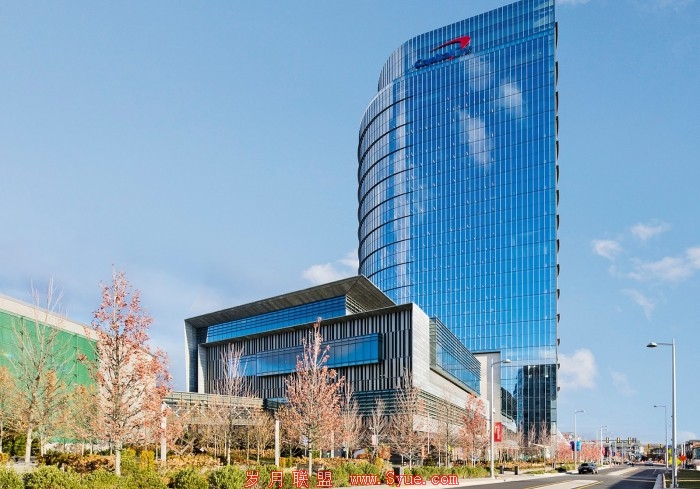 1599px-CapitalOneHQ_body.jpg 1599px-CapitalOneHQ_body.jpg